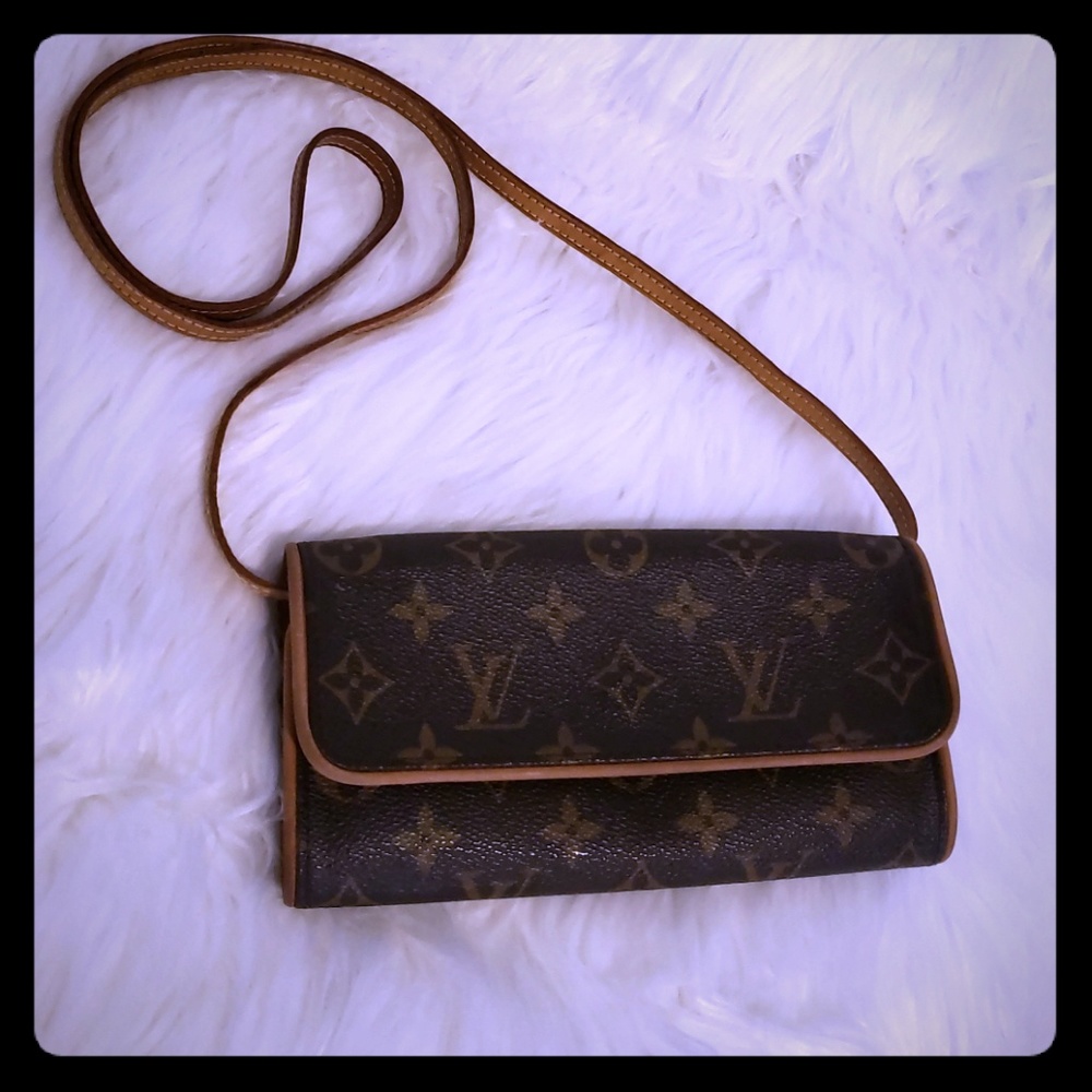 *SOLD* Louis Vuitton Pochette Twin PM